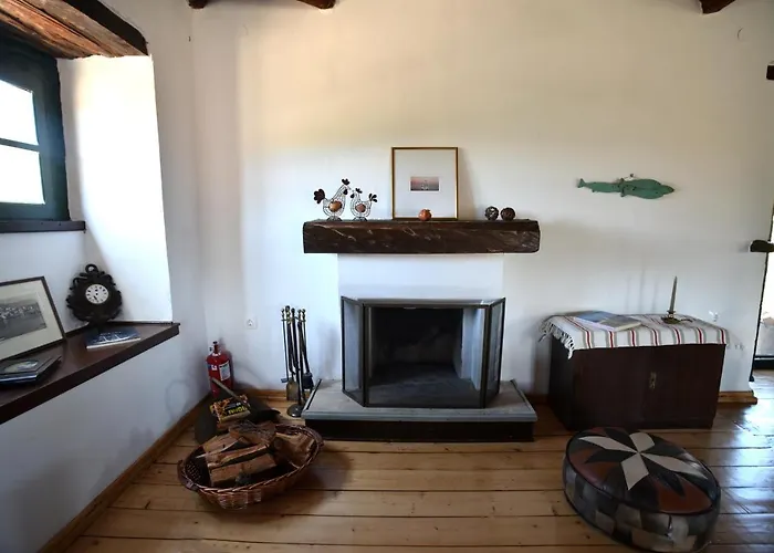 αναμνήσεις - παραδοσιακό με μεγάλο κήπο * Galaxídhion